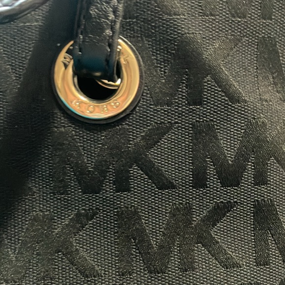 Michael Kors purse - Picture 2 of 7